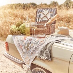 Picknickdecke L 175 X B 154cm BETWEEN FLOWERS In Creme 21 Picknickdecke L 175 X B 154cm BETWEEN FLOWERS In Creme -Heimtextilien Geschäft butlers picknickdecke l 175 x b 154cm between flowers in creme 7