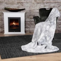 Batik Wohndecke RUMBA In Farbe Silver (hellgrau) -Heimtextilien Geschäft gmd living batik wohndecke rumba in farbe silver hellgrau 1