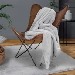 Heimtextilien Geschäft -Heimtextilien Geschäft gmd living wohndecke heaven in felloptik in hellgrau 1