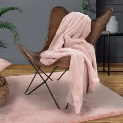 Wohndecke HEAVEN In Felloptik In Rosa -Heimtextilien Geschäft gmd living wohndecke heaven in felloptik in rosa 1